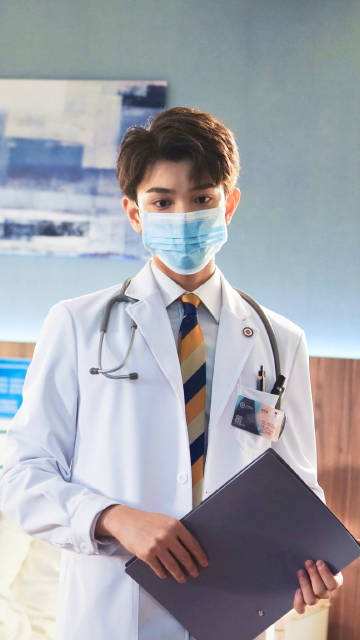 白衣背后的故事与人生,经常演医生的演员专访与揭秘