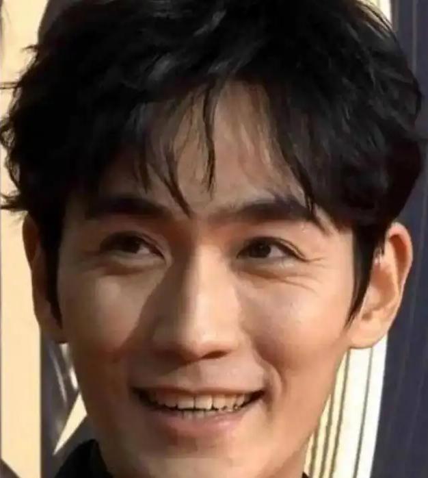 颧骨突出的明星,独特之美引发共鸣与广泛讨论