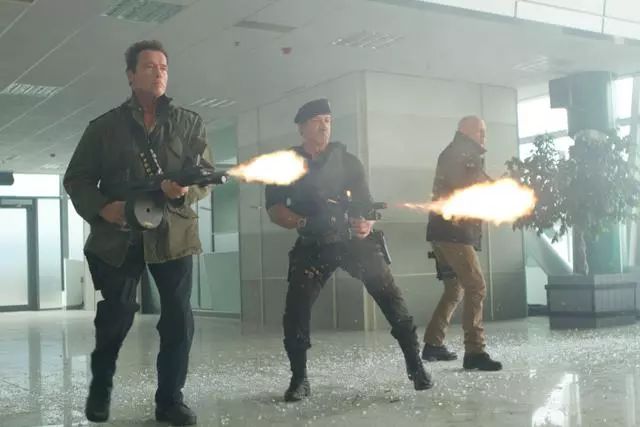 敢死队2演员表璀璨亮相,英勇群星的集结时刻