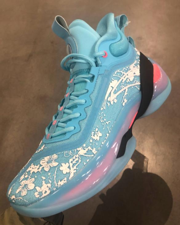 篮球鞋最新款,时尚与科技的完美融合亮相!