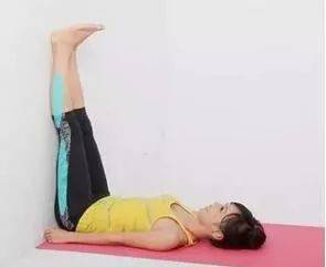 探索挠脚心带来的独特情感触碰体验