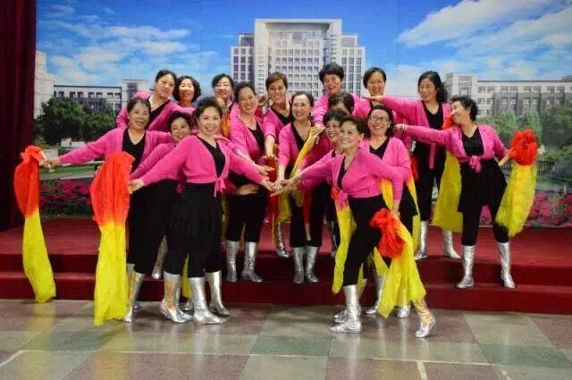 最新街访揭秘,城市生活的真实面貌直击人心!