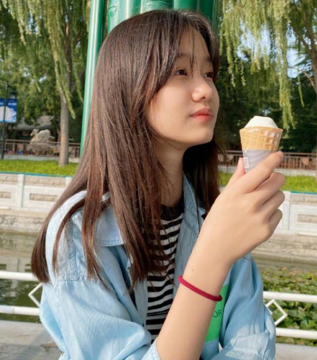 赵薇女儿最新照片,星光下的亲情温馨瞬间